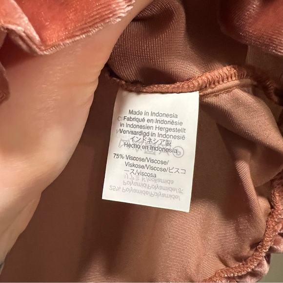 Madewell Velvet Tulip Sleeve Top size small - Picture 7 of 8